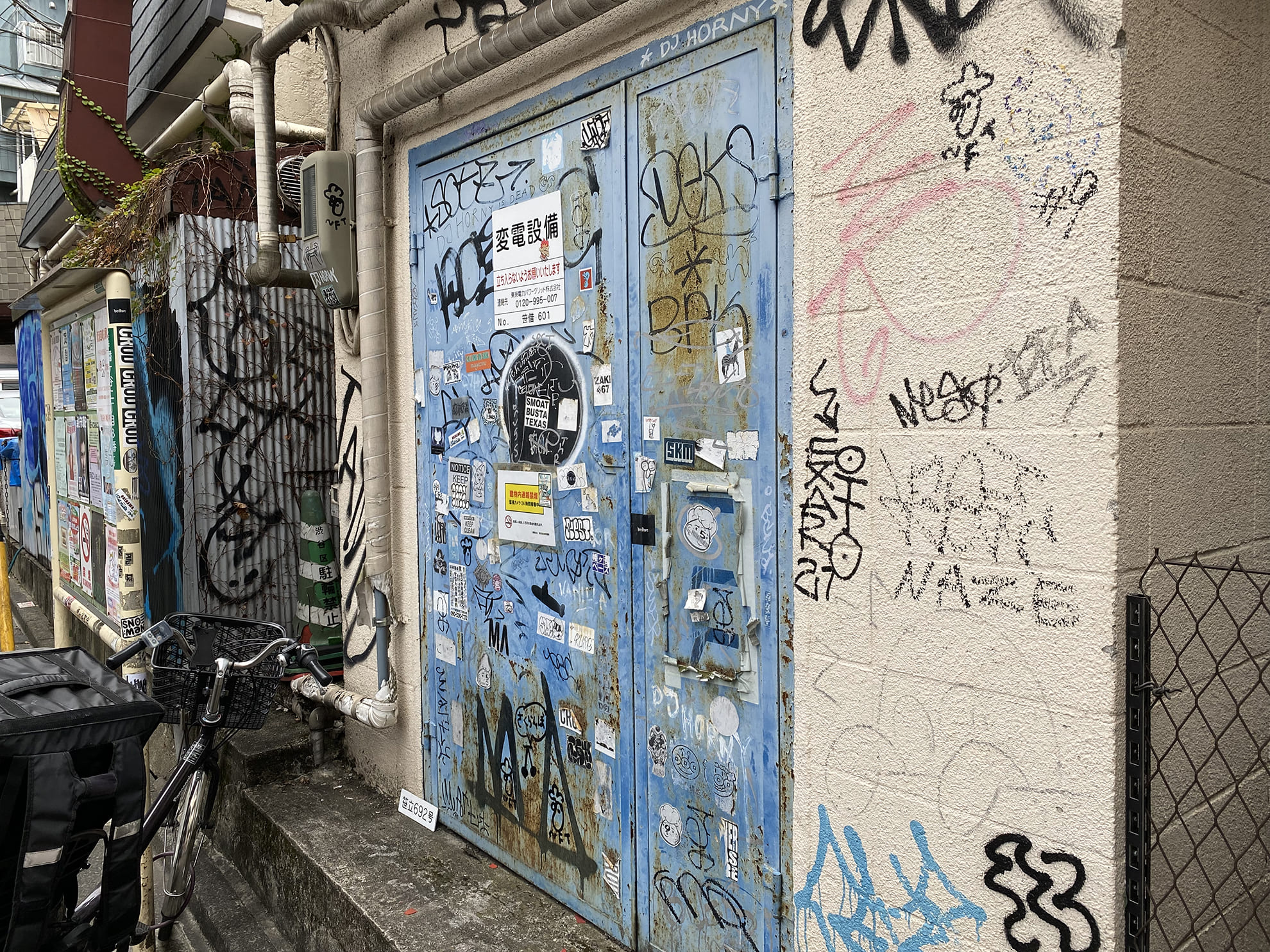 配電ボックス、その他の落書き消去 - 渋谷区落書き対策プロジェクト